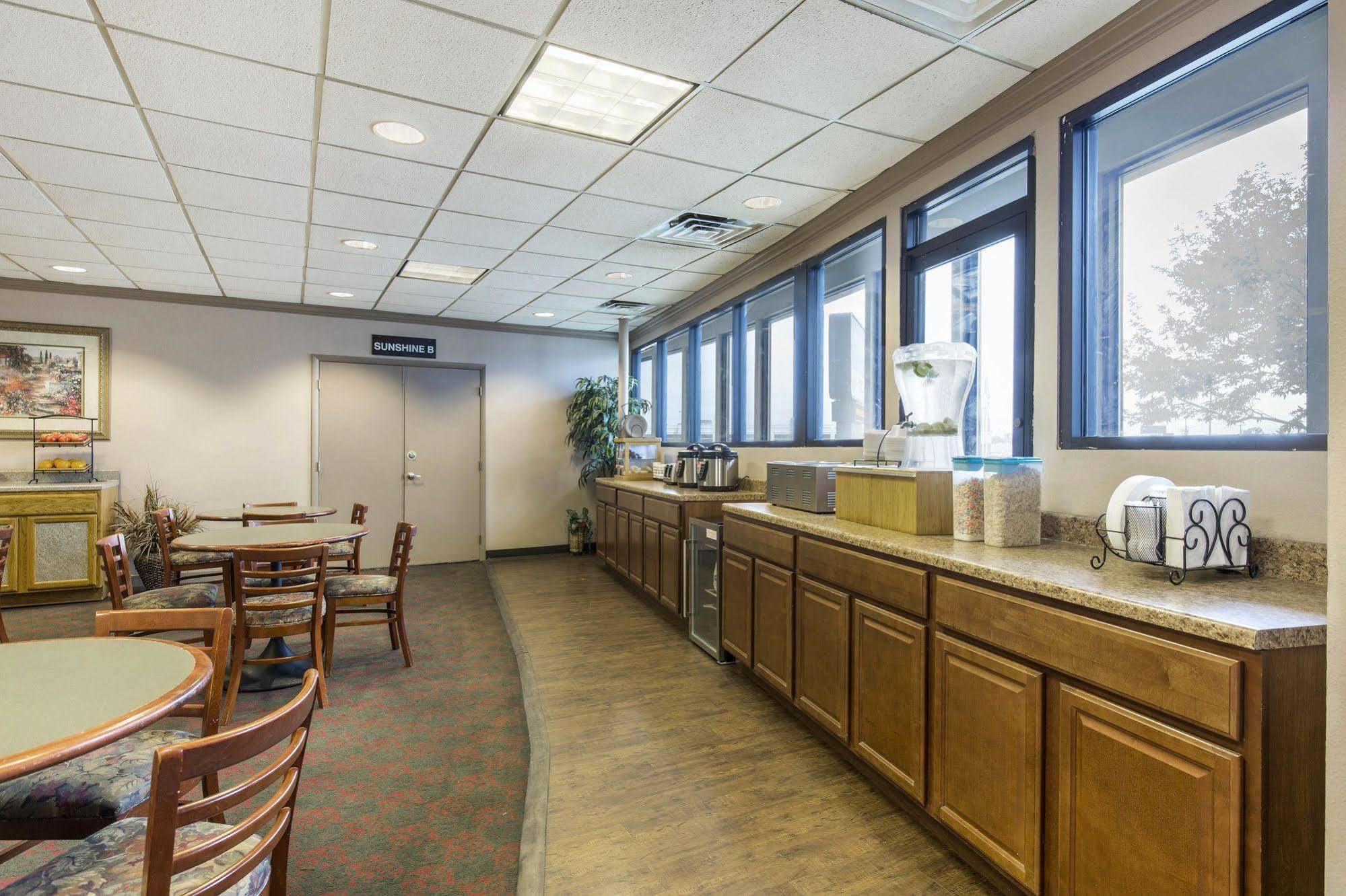Lamplighter Inn-South Springfield Luaran gambar